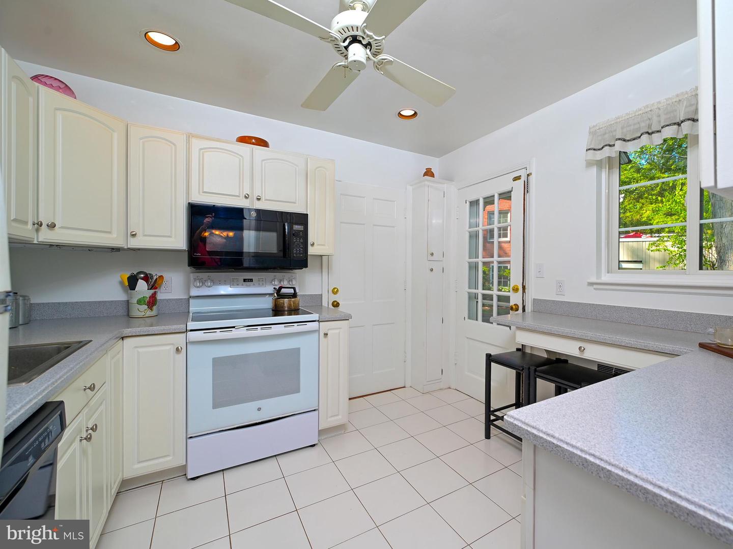 601 N OVERLOOK DR, ALEXANDRIA, Virginia 22305, 3 Bedrooms Bedrooms, 14 Rooms Rooms,2 BathroomsBathrooms,Residential,For sale,601 N OVERLOOK DR,VAAX2048568 MLS # VAAX2048568
