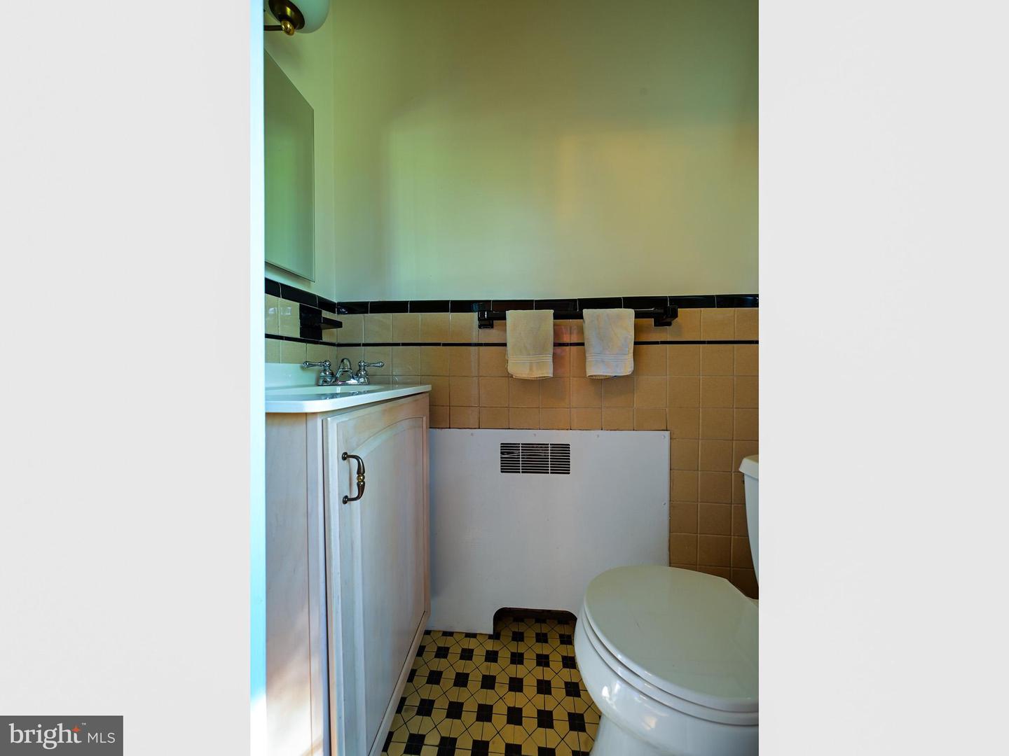 601 N OVERLOOK DR, ALEXANDRIA, Virginia 22305, 3 Bedrooms Bedrooms, 14 Rooms Rooms,2 BathroomsBathrooms,Residential,For sale,601 N OVERLOOK DR,VAAX2048568 MLS # VAAX2048568