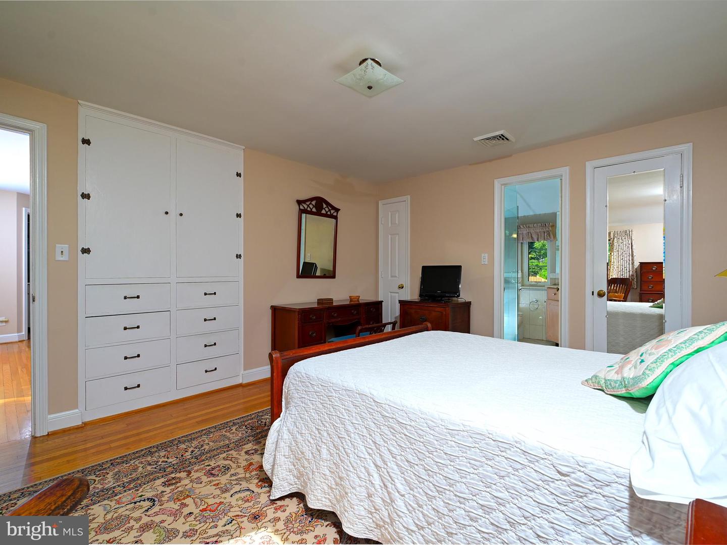 601 N OVERLOOK DR, ALEXANDRIA, Virginia 22305, 3 Bedrooms Bedrooms, 14 Rooms Rooms,2 BathroomsBathrooms,Residential,For sale,601 N OVERLOOK DR,VAAX2048568 MLS # VAAX2048568