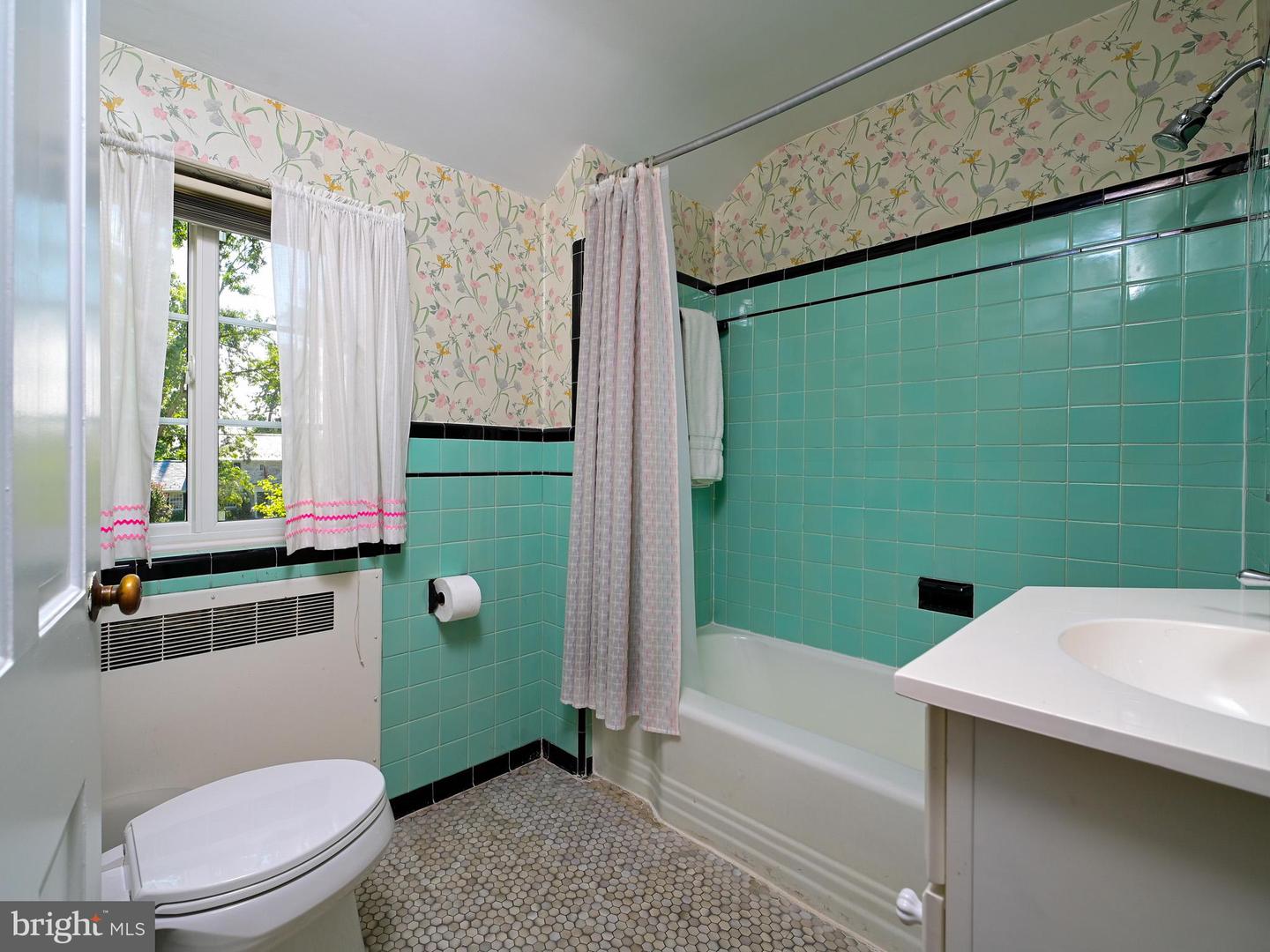 601 N OVERLOOK DR, ALEXANDRIA, Virginia 22305, 3 Bedrooms Bedrooms, 14 Rooms Rooms,2 BathroomsBathrooms,Residential,For sale,601 N OVERLOOK DR,VAAX2048568 MLS # VAAX2048568