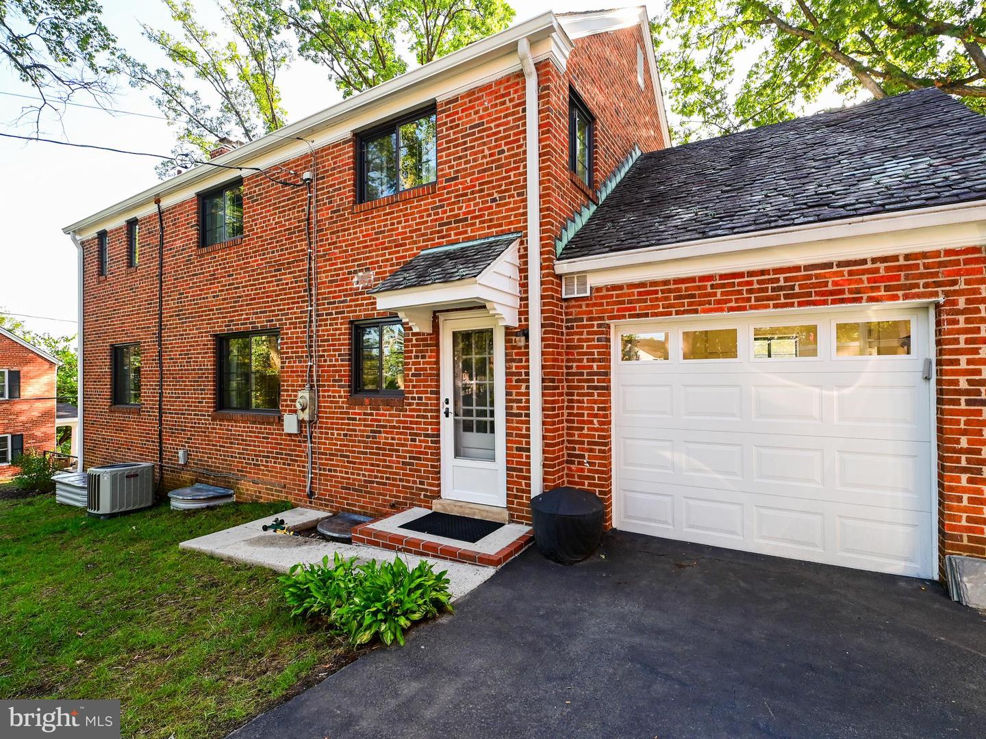 601 N OVERLOOK DR, ALEXANDRIA, Virginia 22305, 3 Bedrooms Bedrooms, 14 Rooms Rooms,2 BathroomsBathrooms,Residential,For sale,601 N OVERLOOK DR,VAAX2048568 MLS # VAAX2048568