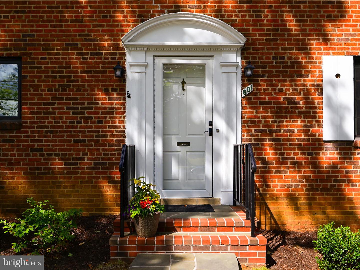 601 N OVERLOOK DR, ALEXANDRIA, Virginia 22305, 3 Bedrooms Bedrooms, 14 Rooms Rooms,2 BathroomsBathrooms,Residential,For sale,601 N OVERLOOK DR,VAAX2048568 MLS # VAAX2048568