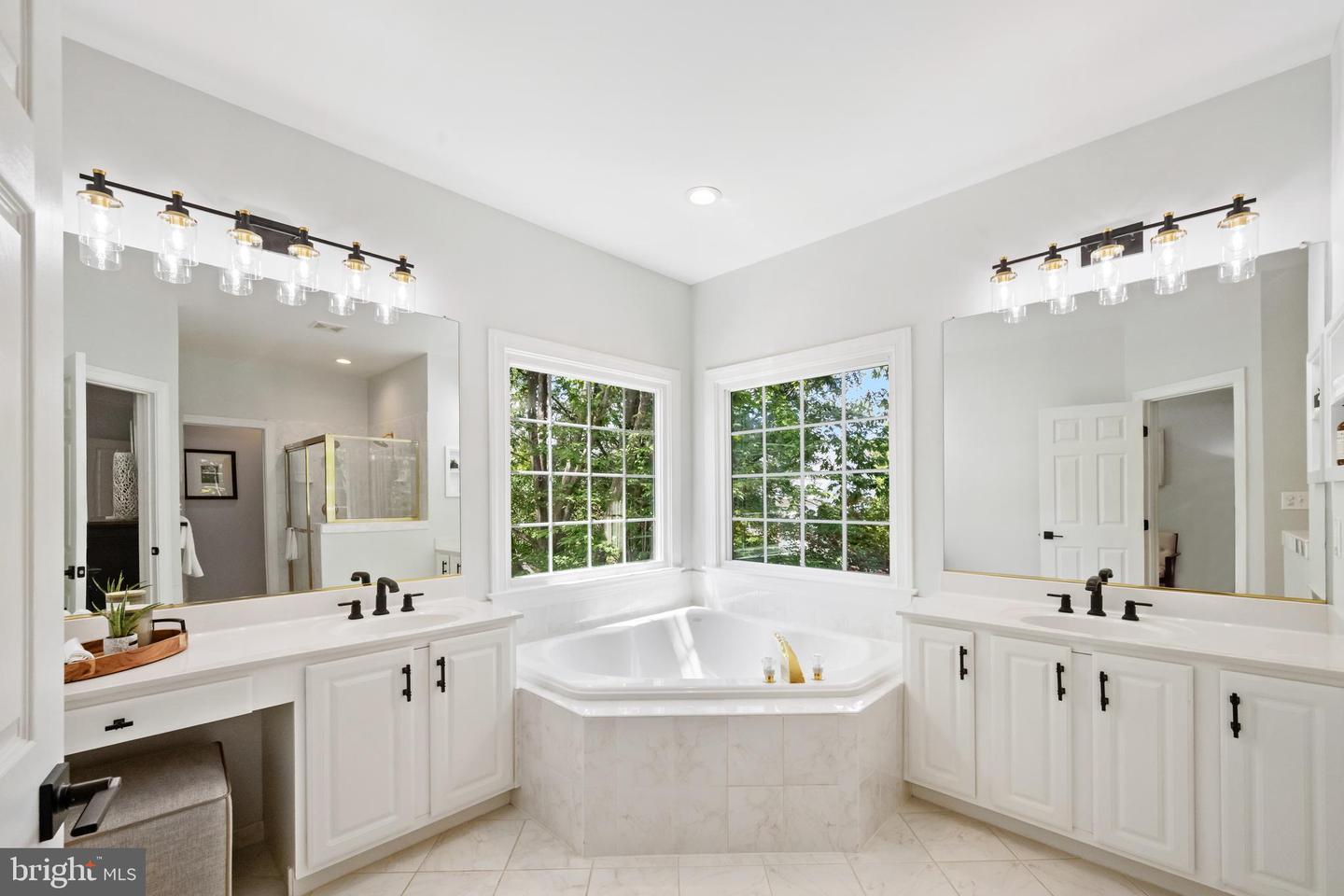 3830 FARRCROFT DR, FAIRFAX, Virginia 22030, 3 Bedrooms Bedrooms, ,4 BathroomsBathrooms,Residential,For sale,3830 FARRCROFT DR,VAFC2006802 MLS # VAFC2006802