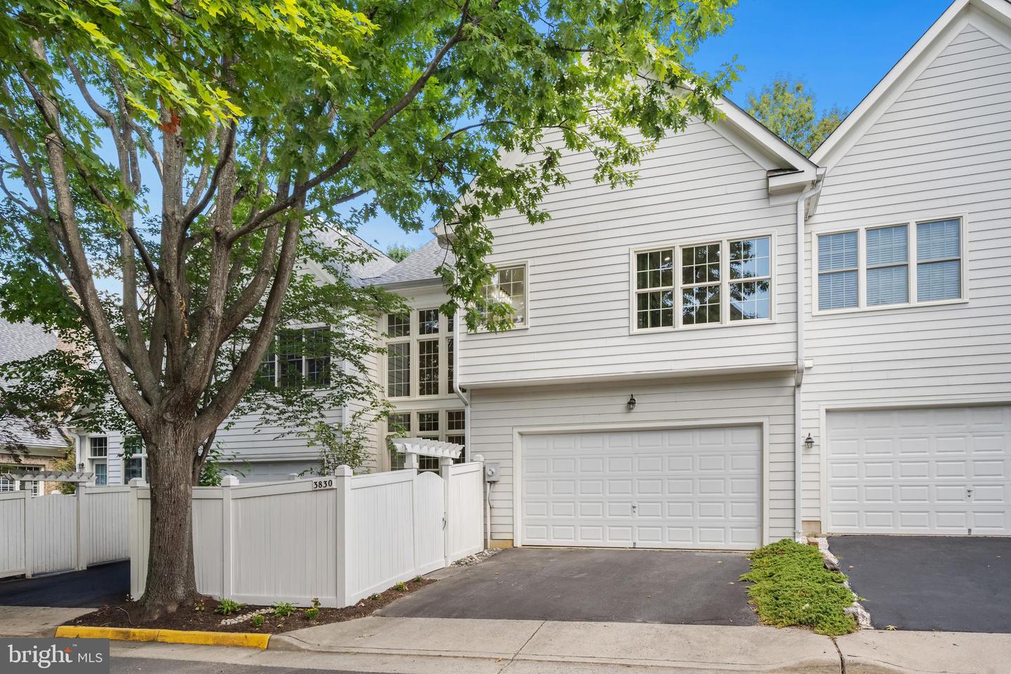 3830 FARRCROFT DR, FAIRFAX, Virginia 22030, 3 Bedrooms Bedrooms, ,4 BathroomsBathrooms,Residential,For sale,3830 FARRCROFT DR,VAFC2006802 MLS # VAFC2006802