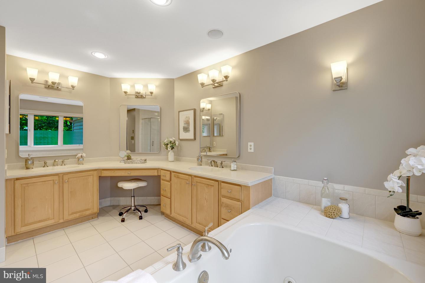 1834 ELGIN DR, VIENNA, Virginia 22182, 5 Bedrooms Bedrooms, 10 Rooms Rooms,4 BathroomsBathrooms,Residential,For sale,1834 ELGIN DR,VAFX2261882 MLS # VAFX2261882