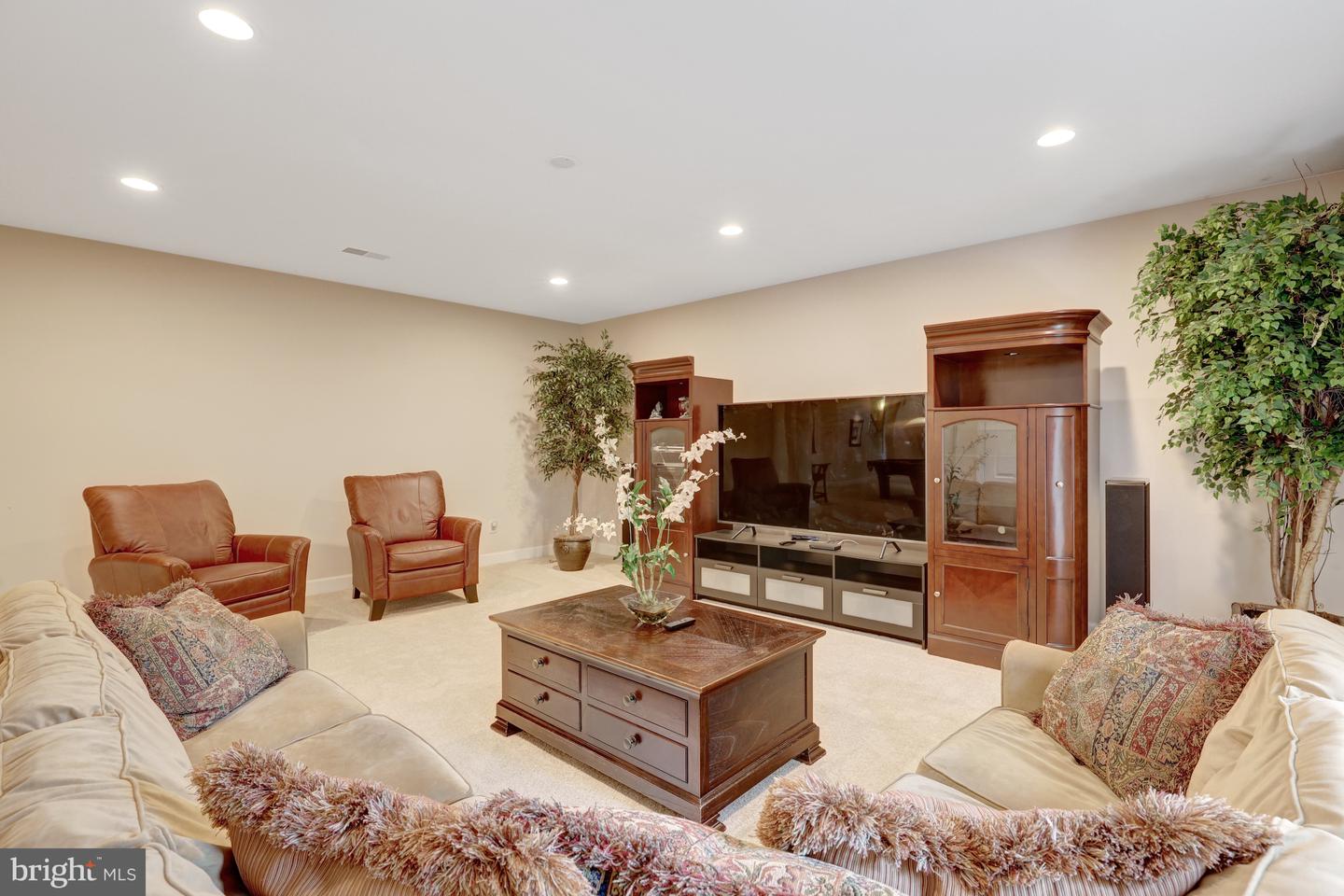 1834 ELGIN DR, VIENNA, Virginia 22182, 5 Bedrooms Bedrooms, 10 Rooms Rooms,4 BathroomsBathrooms,Residential,For sale,1834 ELGIN DR,VAFX2261882 MLS # VAFX2261882