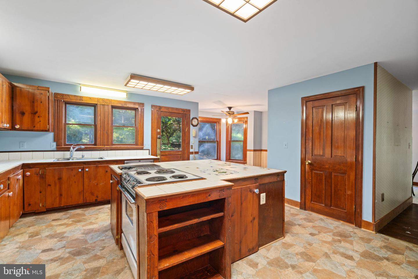 35454 CHERRY GROVE LN, ROUND HILL, Virginia 20141, 3 Bedrooms Bedrooms, ,2 BathroomsBathrooms,Residential,For sale,35454 CHERRY GROVE LN,VALO2105044 MLS # VALO2105044