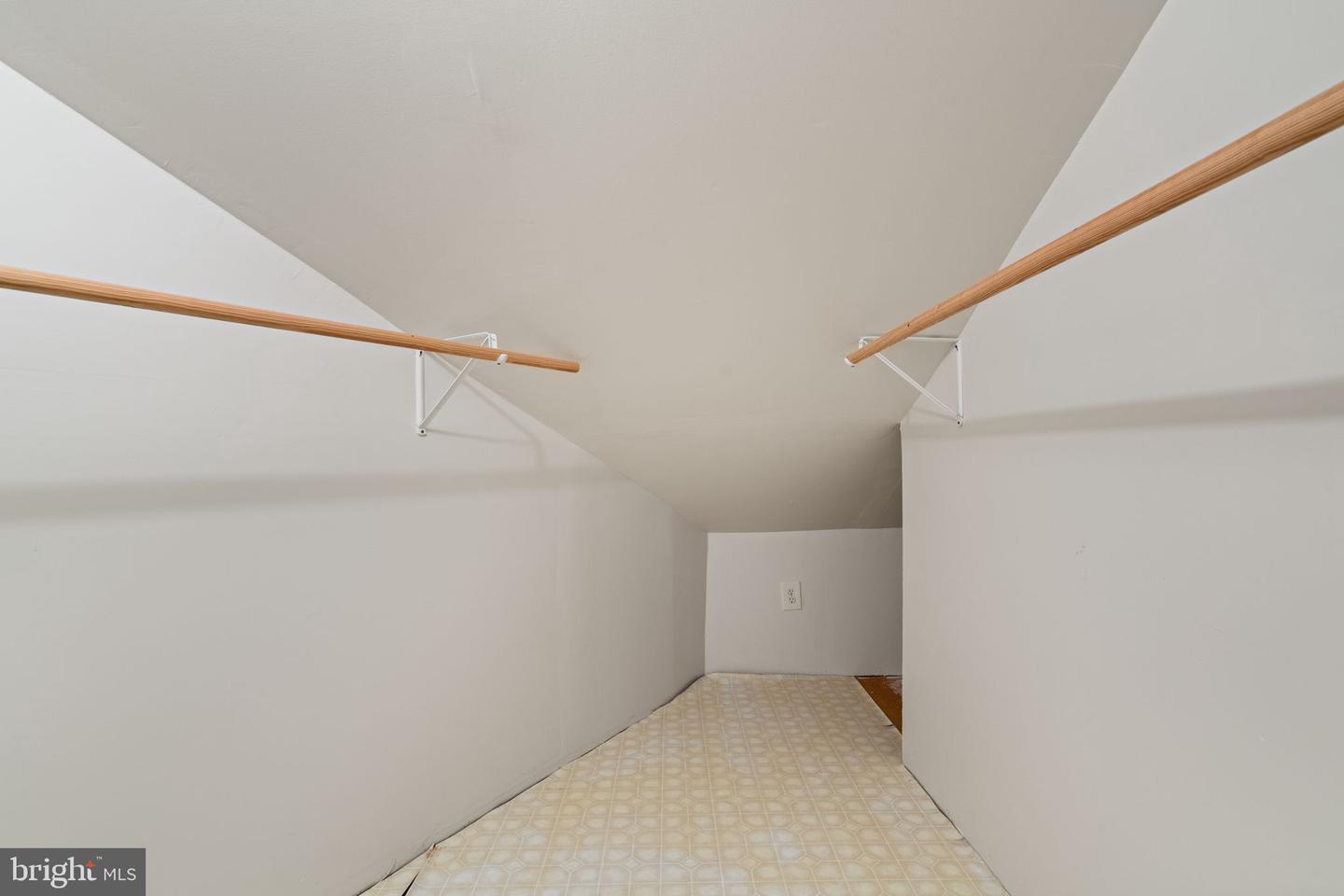 35454 CHERRY GROVE LN, ROUND HILL, Virginia 20141, 3 Bedrooms Bedrooms, ,2 BathroomsBathrooms,Residential,For sale,35454 CHERRY GROVE LN,VALO2105044 MLS # VALO2105044