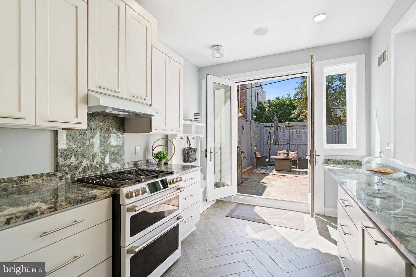 611 F ST NE, WASHINGTON, District Of Columbia 20002, 3 Bedrooms Bedrooms, ,2 BathroomsBathrooms,Residential,For sale,611 F ST NE,DCDC2216326 MLS # DCDC2216326