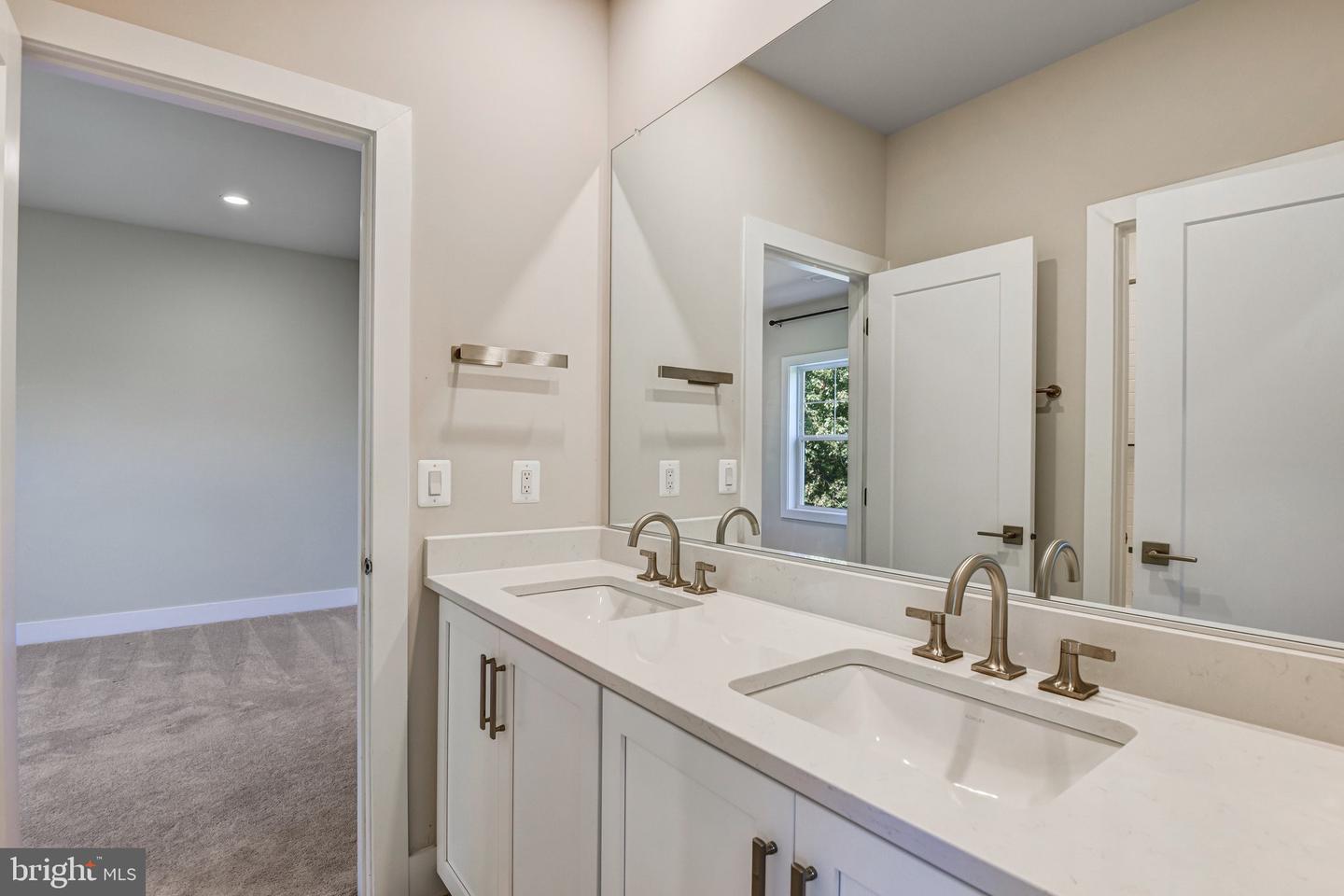 5530 VELTRI TER, HAYMARKET, Virginia 20169, 4 Bedrooms Bedrooms, ,3 BathroomsBathrooms,Residential,For sale,5530 VELTRI TER,VAPW2102608 MLS # VAPW2102608