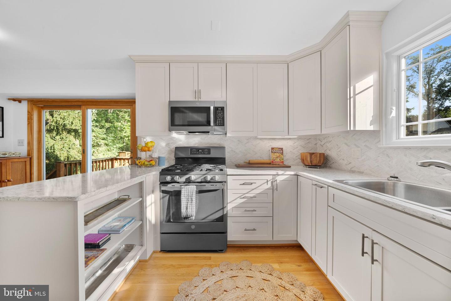 3716 KRYSIA CT, ANNANDALE, Virginia 22003, 4 Bedrooms Bedrooms, 13 Rooms Rooms,3 BathroomsBathrooms,Residential,For sale,3716 KRYSIA CT,VAFX2263220 MLS # VAFX2263220