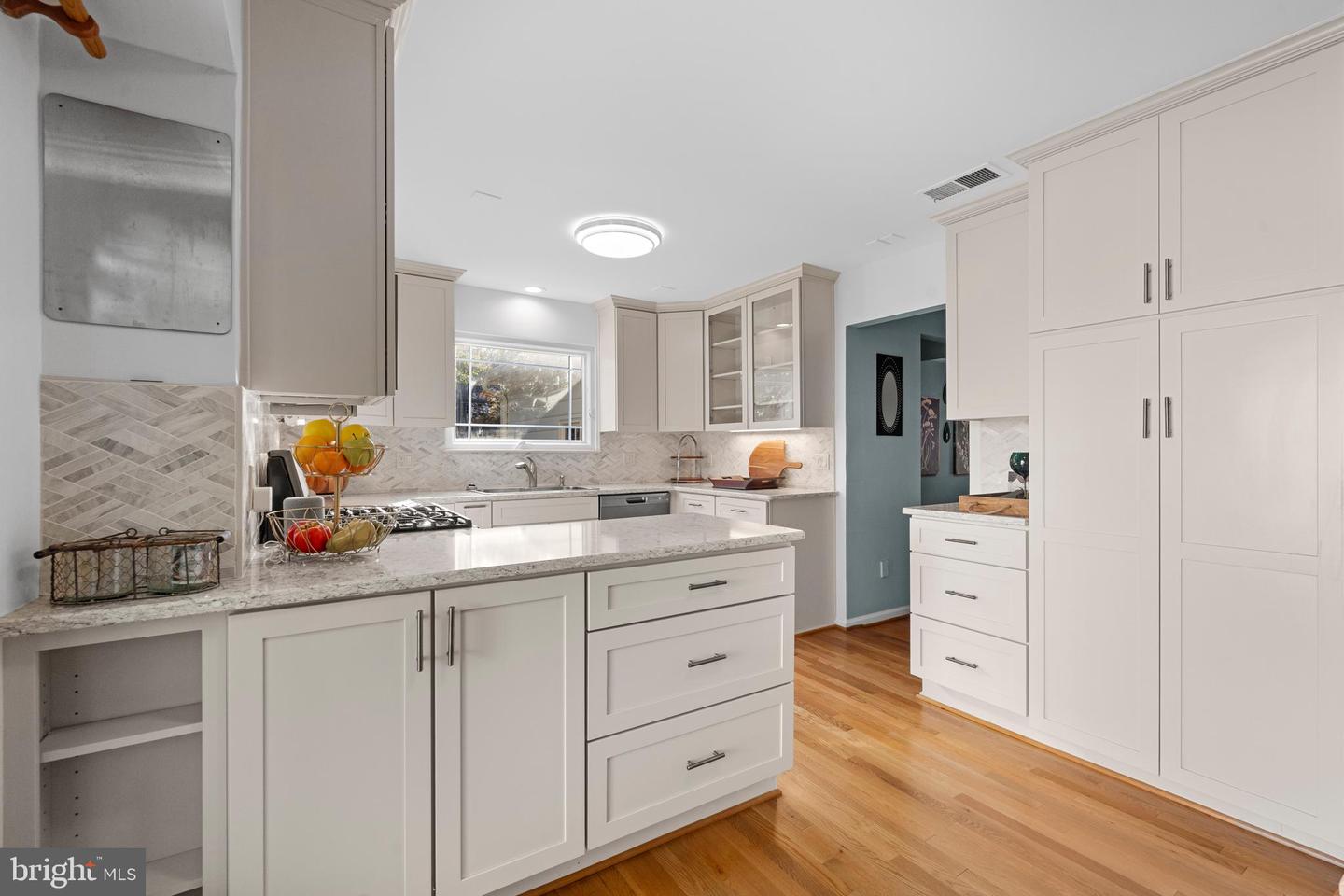 3716 KRYSIA CT, ANNANDALE, Virginia 22003, 4 Bedrooms Bedrooms, 13 Rooms Rooms,3 BathroomsBathrooms,Residential,For sale,3716 KRYSIA CT,VAFX2263220 MLS # VAFX2263220