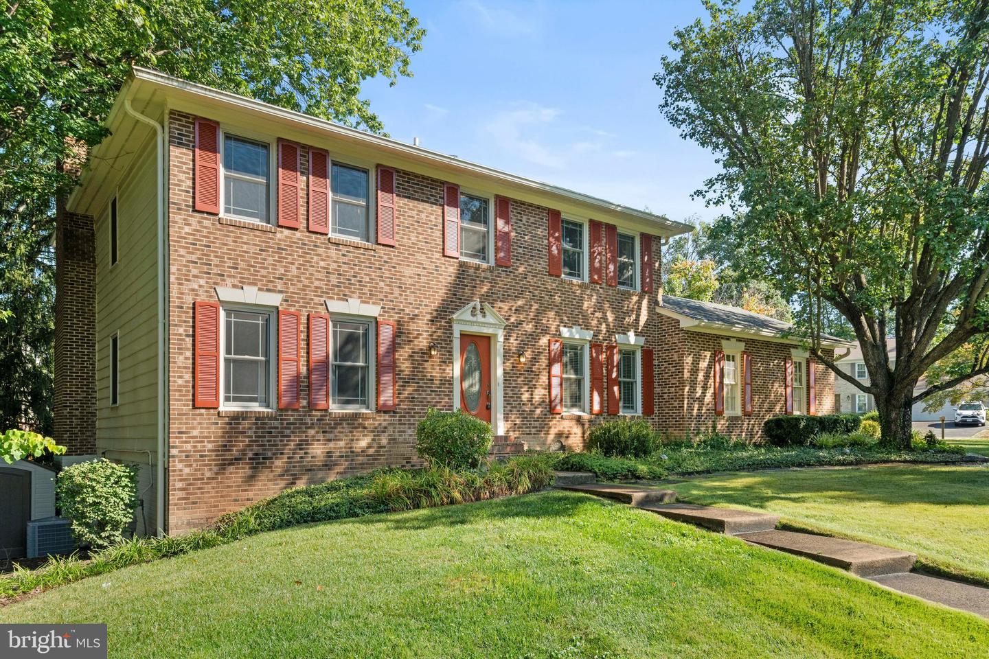 3716 KRYSIA CT, ANNANDALE, Virginia 22003, 4 Bedrooms Bedrooms, 13 Rooms Rooms,3 BathroomsBathrooms,Residential,For sale,3716 KRYSIA CT,VAFX2263220 MLS # VAFX2263220