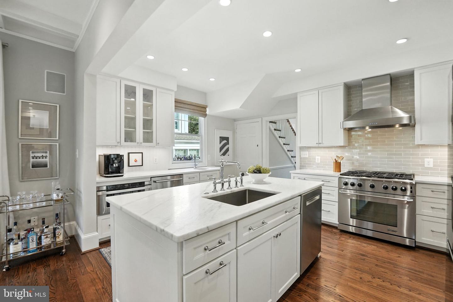 1610 N DANVILLE ST, ARLINGTON, Virginia 22201, 6 Bedrooms Bedrooms, ,3 BathroomsBathrooms,Residential,For sale,1610 N DANVILLE ST,VAAR2062840 MLS # VAAR2062840