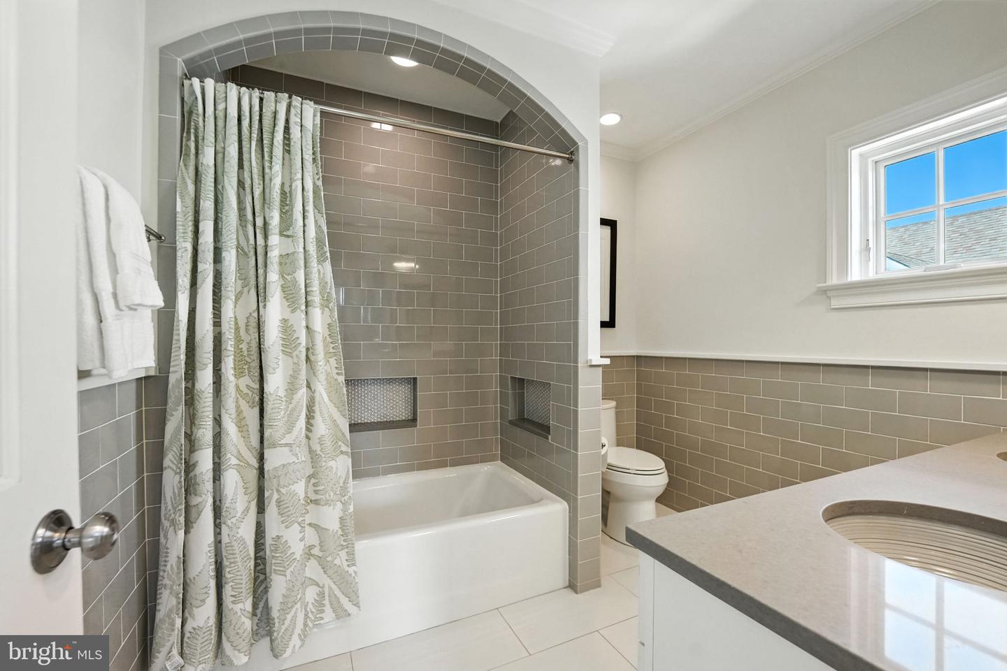 1610 N DANVILLE ST, ARLINGTON, Virginia 22201, 6 Bedrooms Bedrooms, ,3 BathroomsBathrooms,Residential,For sale,1610 N DANVILLE ST,VAAR2062840 MLS # VAAR2062840
