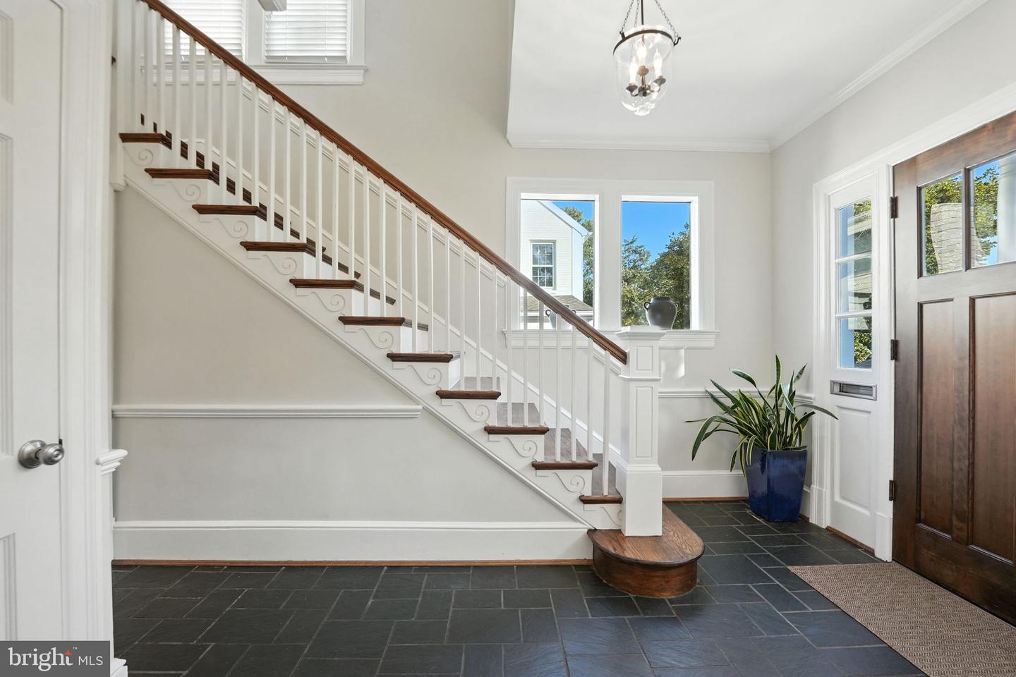 1610 N DANVILLE ST, ARLINGTON, Virginia 22201, 6 Bedrooms Bedrooms, ,3 BathroomsBathrooms,Residential,For sale,1610 N DANVILLE ST,VAAR2062840 MLS # VAAR2062840