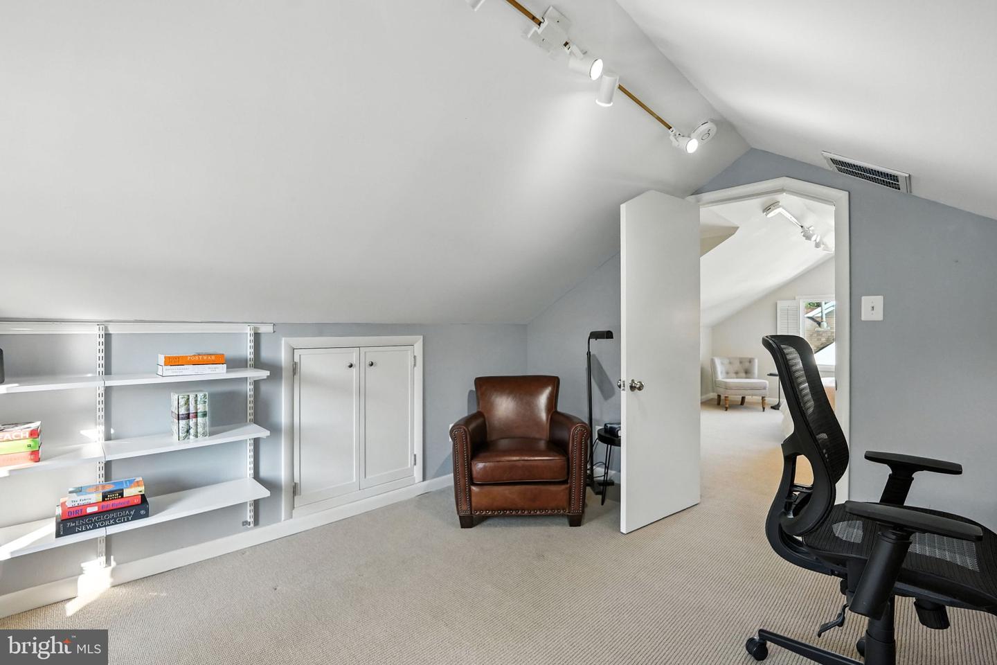 1610 N DANVILLE ST, ARLINGTON, Virginia 22201, 6 Bedrooms Bedrooms, ,3 BathroomsBathrooms,Residential,For sale,1610 N DANVILLE ST,VAAR2062840 MLS # VAAR2062840
