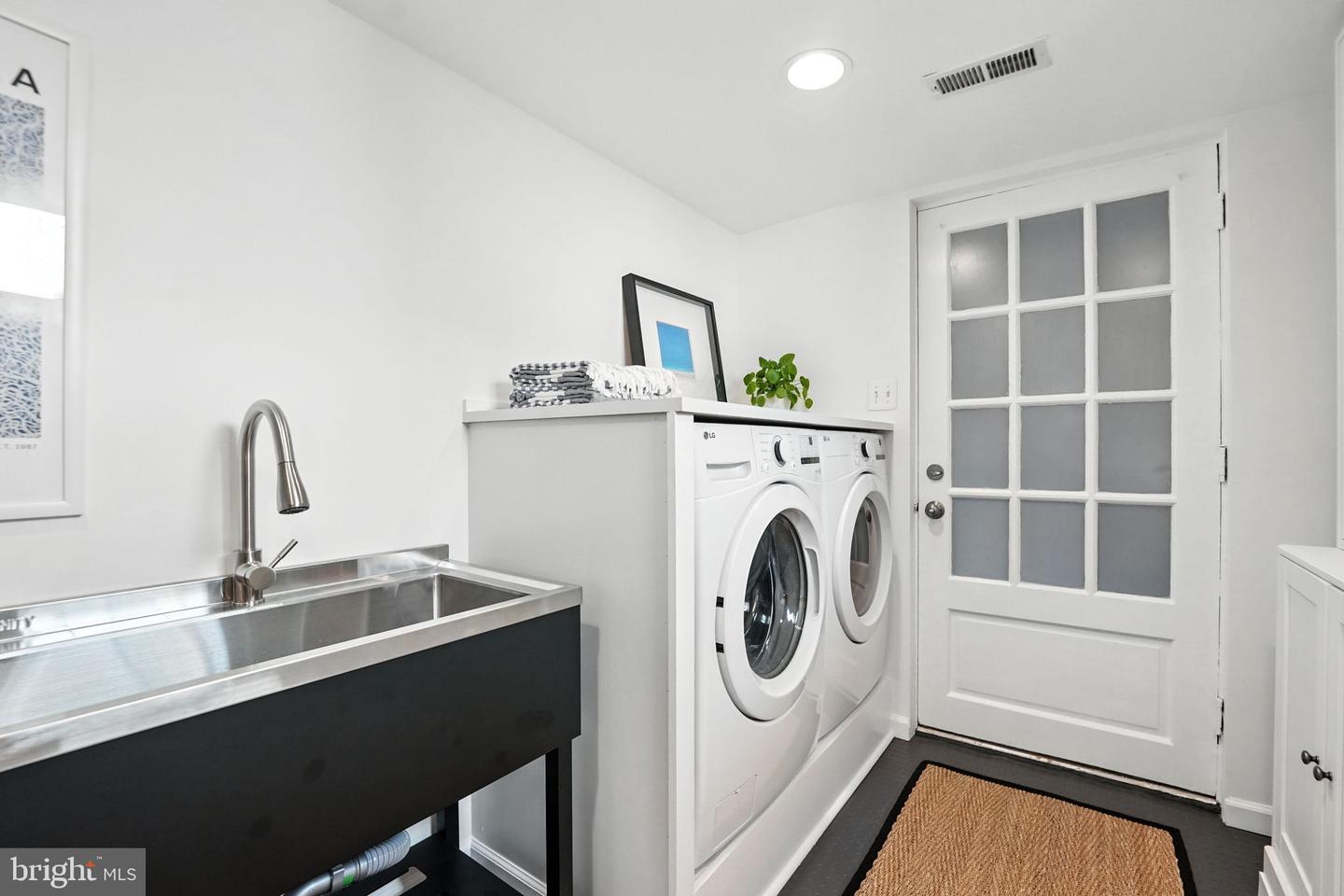 1610 N DANVILLE ST, ARLINGTON, Virginia 22201, 6 Bedrooms Bedrooms, ,3 BathroomsBathrooms,Residential,For sale,1610 N DANVILLE ST,VAAR2062840 MLS # VAAR2062840