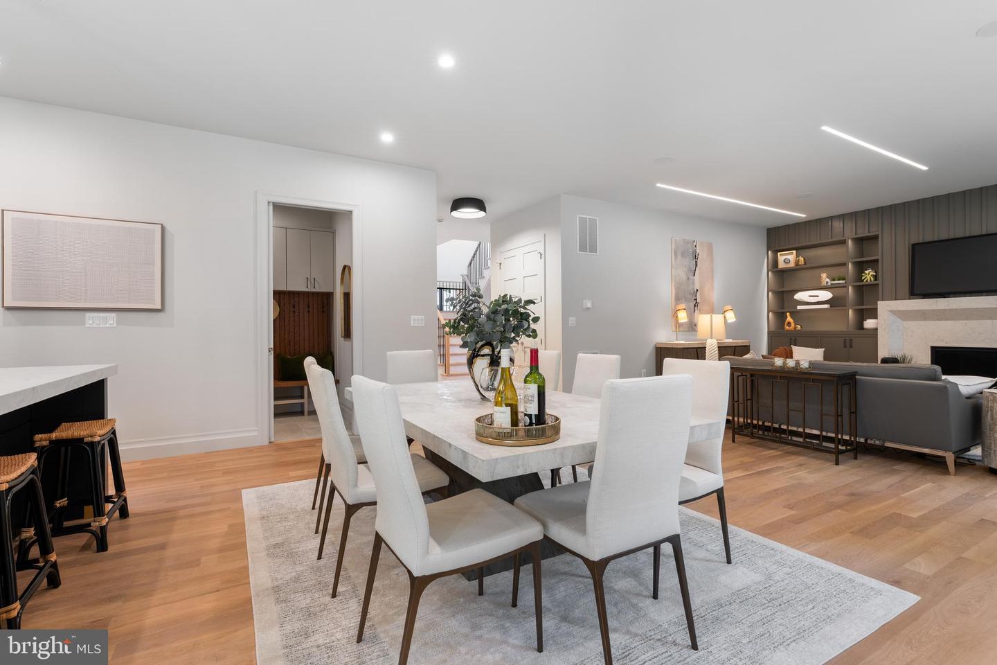 6301 31ST ST N, ARLINGTON, Virginia 22207, 6 Bedrooms Bedrooms, ,6 BathroomsBathrooms,Residential,For sale,6301 31ST ST N,VAAR2062868 MLS # VAAR2062868