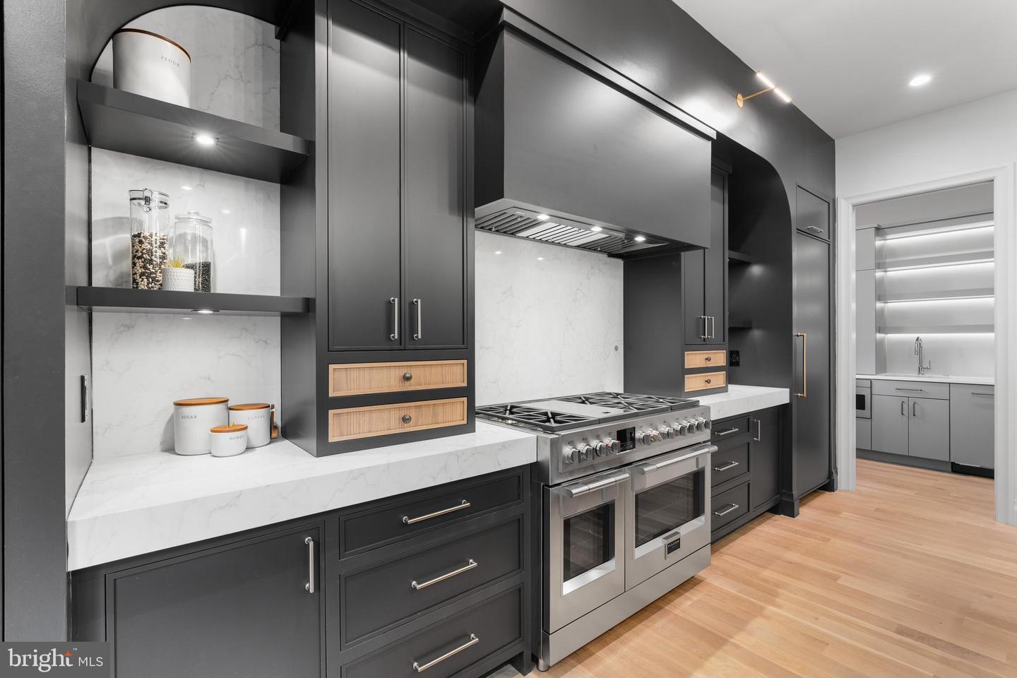 6301 31ST ST N, ARLINGTON, Virginia 22207, 6 Bedrooms Bedrooms, ,6 BathroomsBathrooms,Residential,For sale,6301 31ST ST N,VAAR2062868 MLS # VAAR2062868