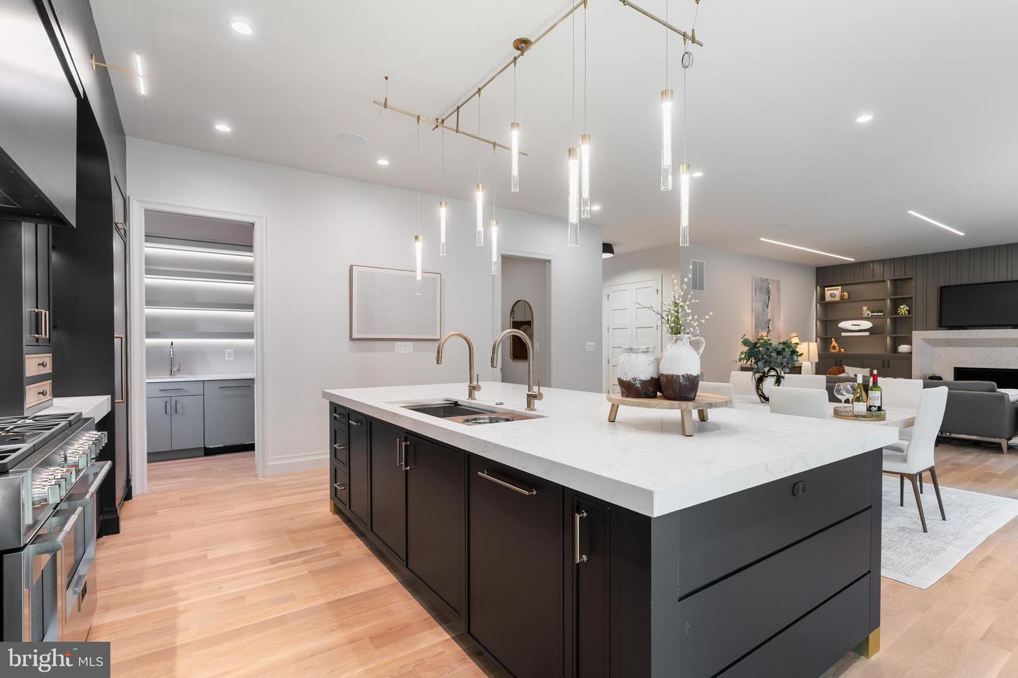 6301 31ST ST N, ARLINGTON, Virginia 22207, 6 Bedrooms Bedrooms, ,6 BathroomsBathrooms,Residential,For sale,6301 31ST ST N,VAAR2062868 MLS # VAAR2062868