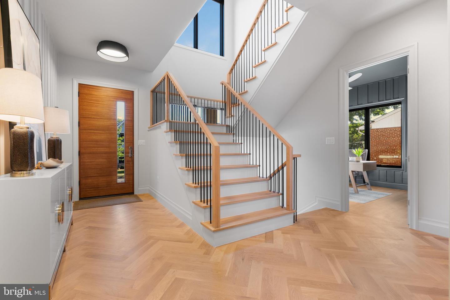 6301 31ST ST N, ARLINGTON, Virginia 22207, 6 Bedrooms Bedrooms, ,6 BathroomsBathrooms,Residential,For sale,6301 31ST ST N,VAAR2062868 MLS # VAAR2062868