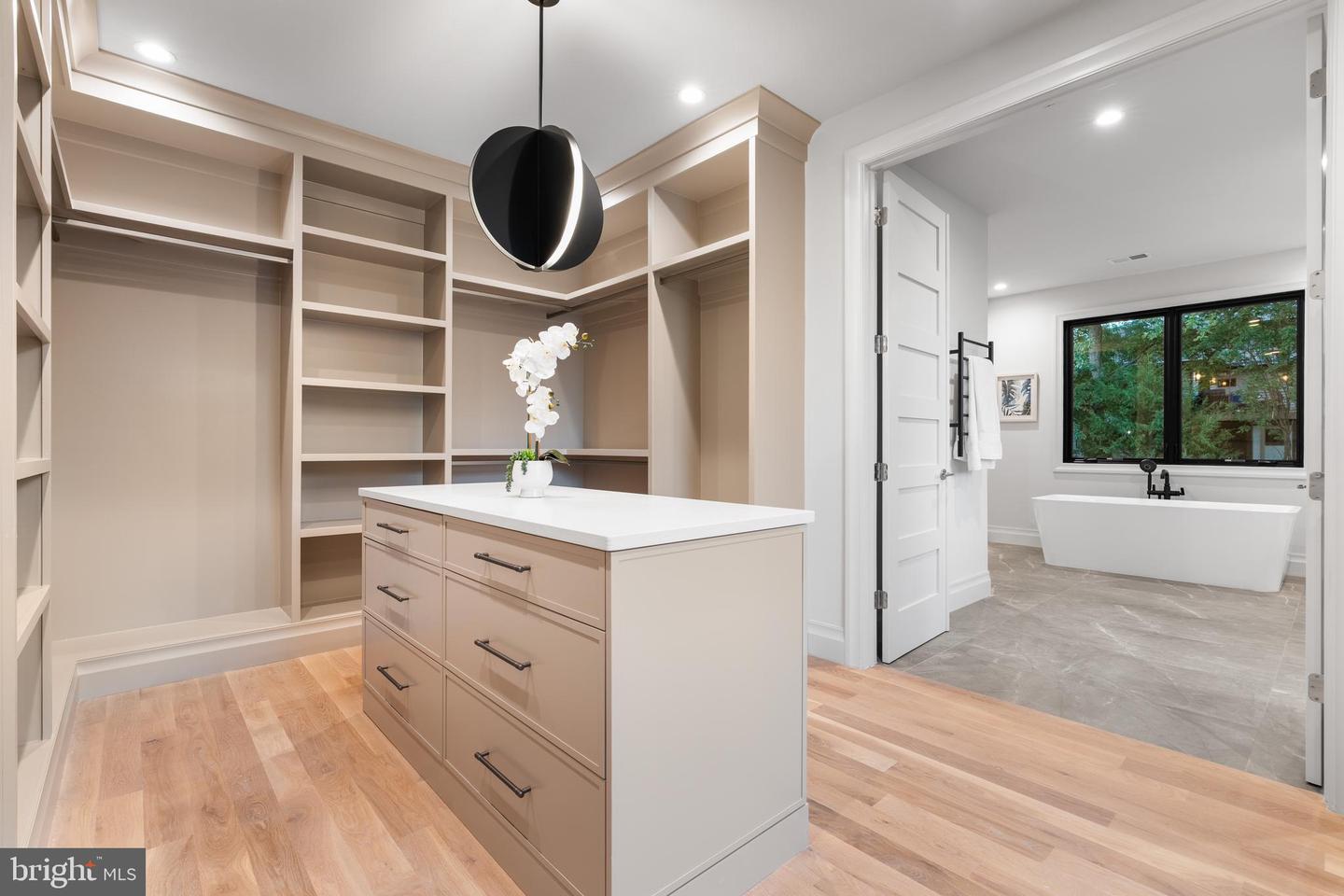 6301 31ST ST N, ARLINGTON, Virginia 22207, 6 Bedrooms Bedrooms, ,6 BathroomsBathrooms,Residential,For sale,6301 31ST ST N,VAAR2062868 MLS # VAAR2062868