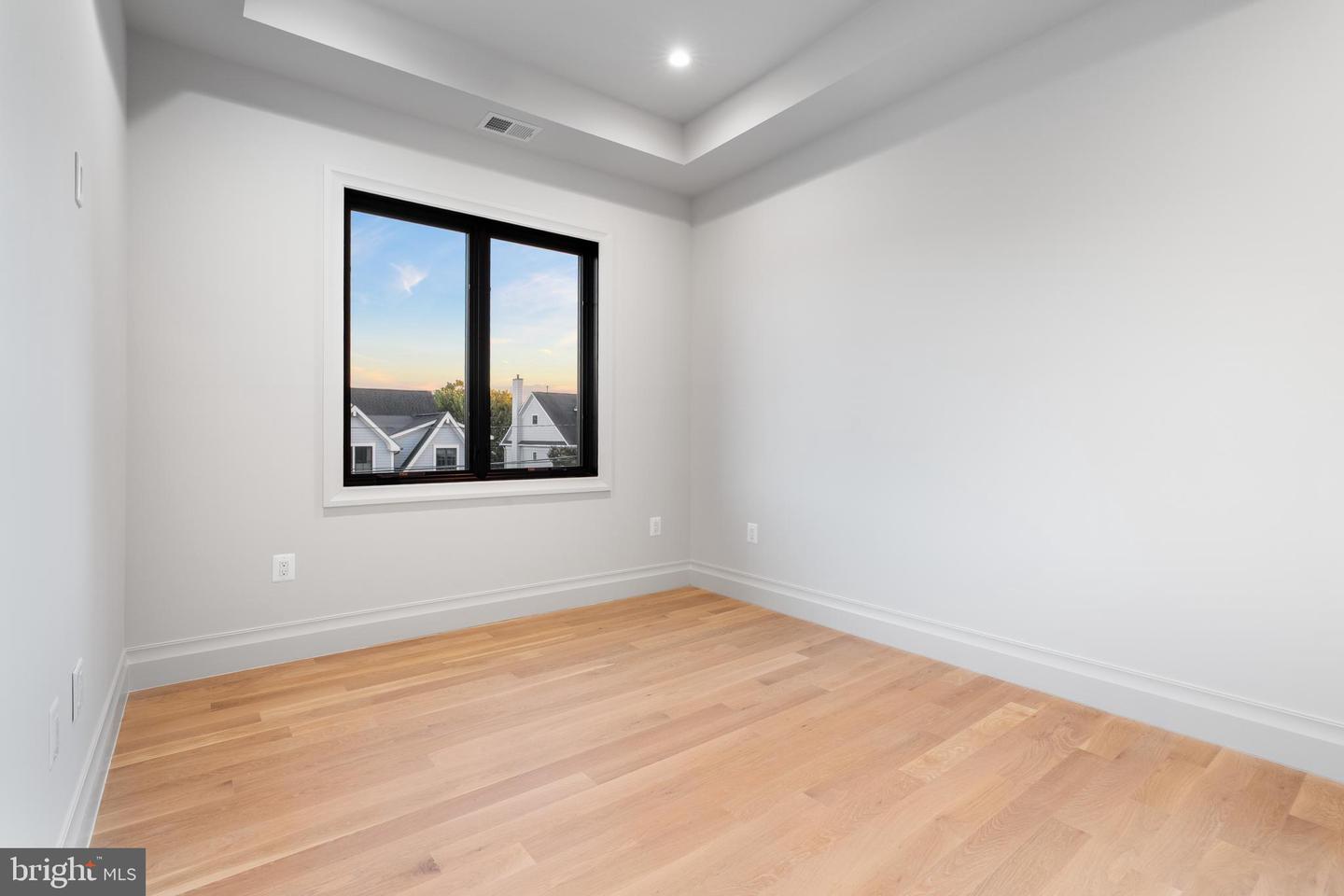 6301 31ST ST N, ARLINGTON, Virginia 22207, 6 Bedrooms Bedrooms, ,6 BathroomsBathrooms,Residential,For sale,6301 31ST ST N,VAAR2062868 MLS # VAAR2062868