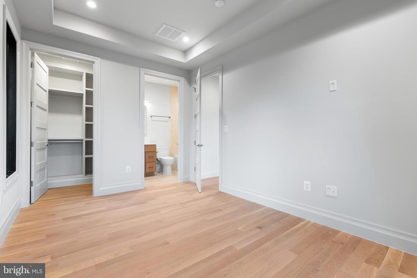 6301 31ST ST N, ARLINGTON, Virginia 22207, 6 Bedrooms Bedrooms, ,6 BathroomsBathrooms,Residential,For sale,6301 31ST ST N,VAAR2062868 MLS # VAAR2062868