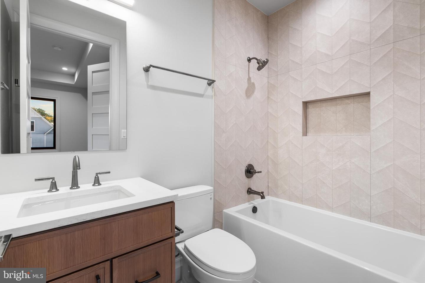 6301 31ST ST N, ARLINGTON, Virginia 22207, 6 Bedrooms Bedrooms, ,6 BathroomsBathrooms,Residential,For sale,6301 31ST ST N,VAAR2062868 MLS # VAAR2062868