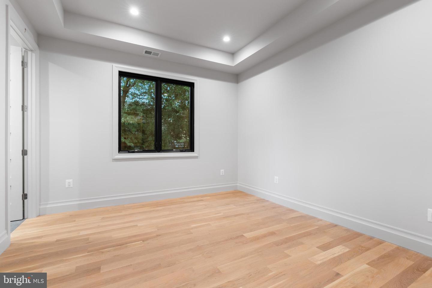 6301 31ST ST N, ARLINGTON, Virginia 22207, 6 Bedrooms Bedrooms, ,6 BathroomsBathrooms,Residential,For sale,6301 31ST ST N,VAAR2062868 MLS # VAAR2062868