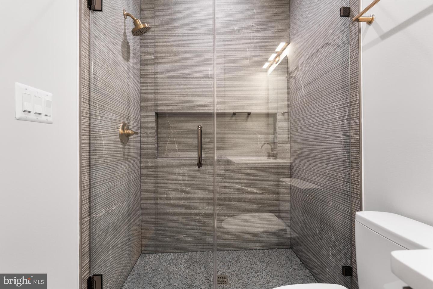 6301 31ST ST N, ARLINGTON, Virginia 22207, 6 Bedrooms Bedrooms, ,6 BathroomsBathrooms,Residential,For sale,6301 31ST ST N,VAAR2062868 MLS # VAAR2062868