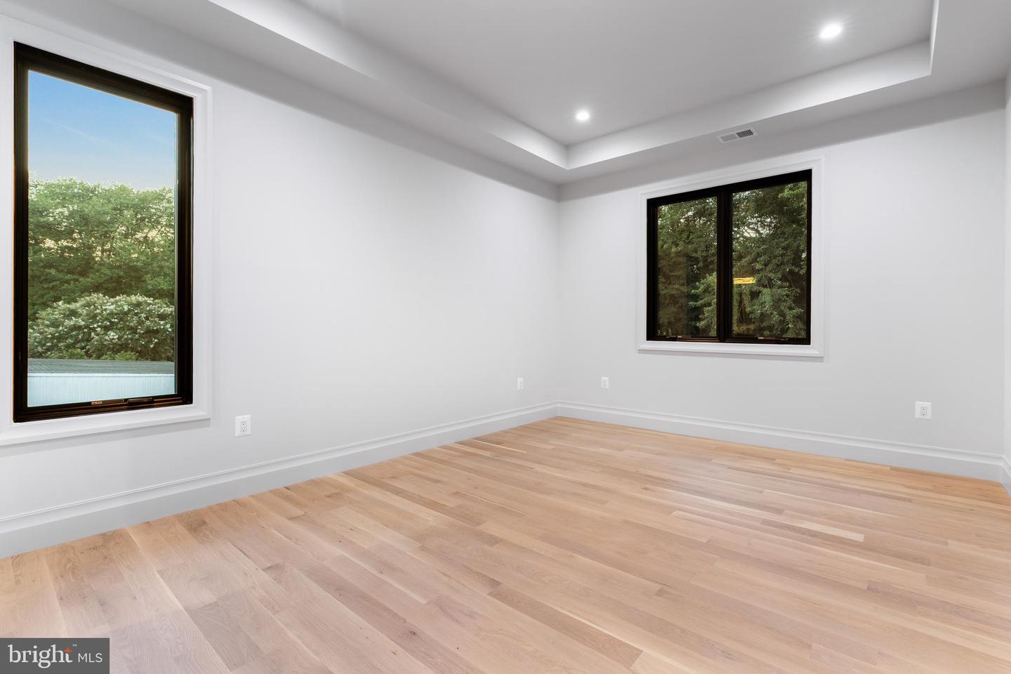 6301 31ST ST N, ARLINGTON, Virginia 22207, 6 Bedrooms Bedrooms, ,6 BathroomsBathrooms,Residential,For sale,6301 31ST ST N,VAAR2062868 MLS # VAAR2062868