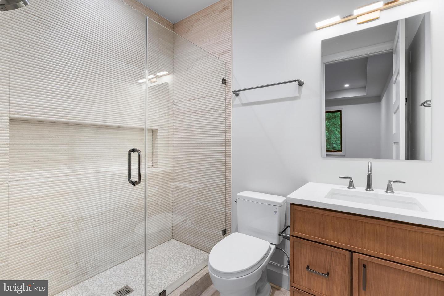 6301 31ST ST N, ARLINGTON, Virginia 22207, 6 Bedrooms Bedrooms, ,6 BathroomsBathrooms,Residential,For sale,6301 31ST ST N,VAAR2062868 MLS # VAAR2062868