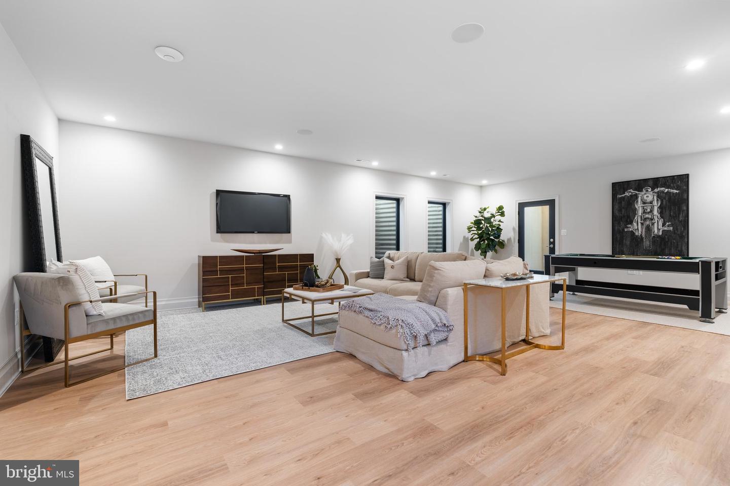 6301 31ST ST N, ARLINGTON, Virginia 22207, 6 Bedrooms Bedrooms, ,6 BathroomsBathrooms,Residential,For sale,6301 31ST ST N,VAAR2062868 MLS # VAAR2062868