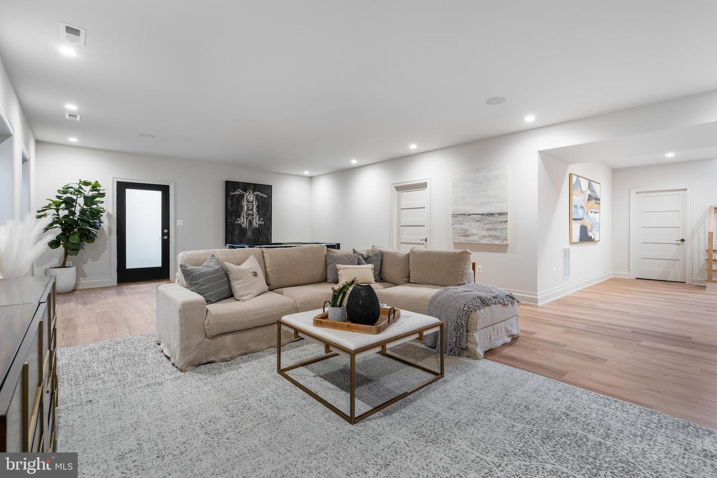 6301 31ST ST N, ARLINGTON, Virginia 22207, 6 Bedrooms Bedrooms, ,6 BathroomsBathrooms,Residential,For sale,6301 31ST ST N,VAAR2062868 MLS # VAAR2062868