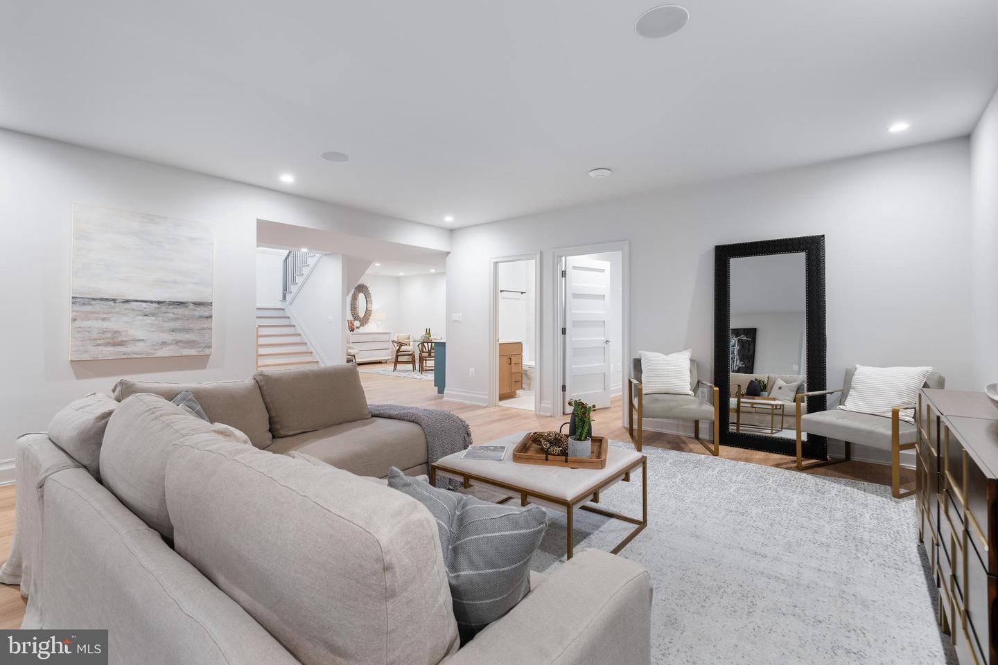 6301 31ST ST N, ARLINGTON, Virginia 22207, 6 Bedrooms Bedrooms, ,6 BathroomsBathrooms,Residential,For sale,6301 31ST ST N,VAAR2062868 MLS # VAAR2062868