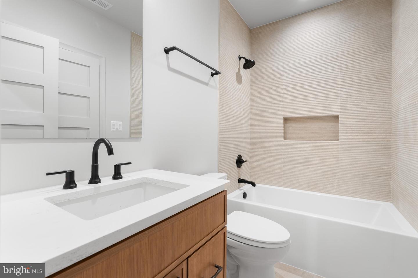 6301 31ST ST N, ARLINGTON, Virginia 22207, 6 Bedrooms Bedrooms, ,6 BathroomsBathrooms,Residential,For sale,6301 31ST ST N,VAAR2062868 MLS # VAAR2062868