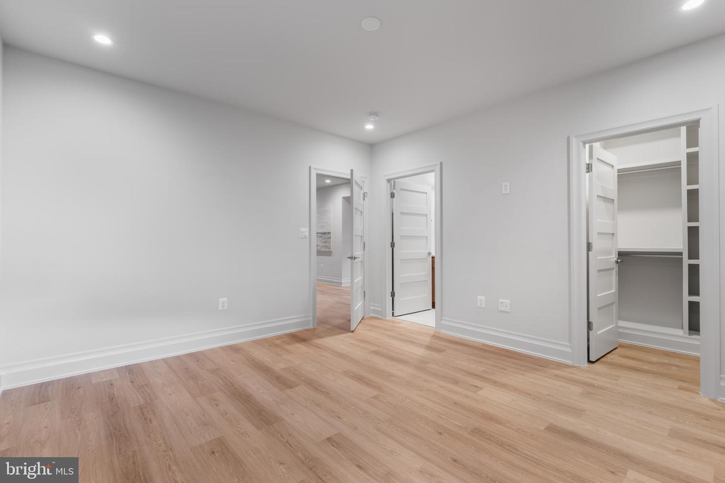 6301 31ST ST N, ARLINGTON, Virginia 22207, 6 Bedrooms Bedrooms, ,6 BathroomsBathrooms,Residential,For sale,6301 31ST ST N,VAAR2062868 MLS # VAAR2062868