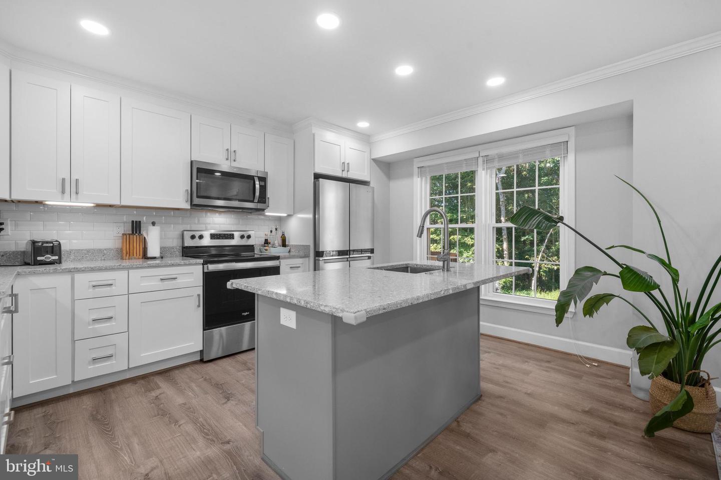 5638 SUTHERLAND CT, BURKE, Virginia 22015, 3 Bedrooms Bedrooms, ,3 BathroomsBathrooms,Residential,For sale,5638 SUTHERLAND CT,VAFX2264130 MLS # VAFX2264130