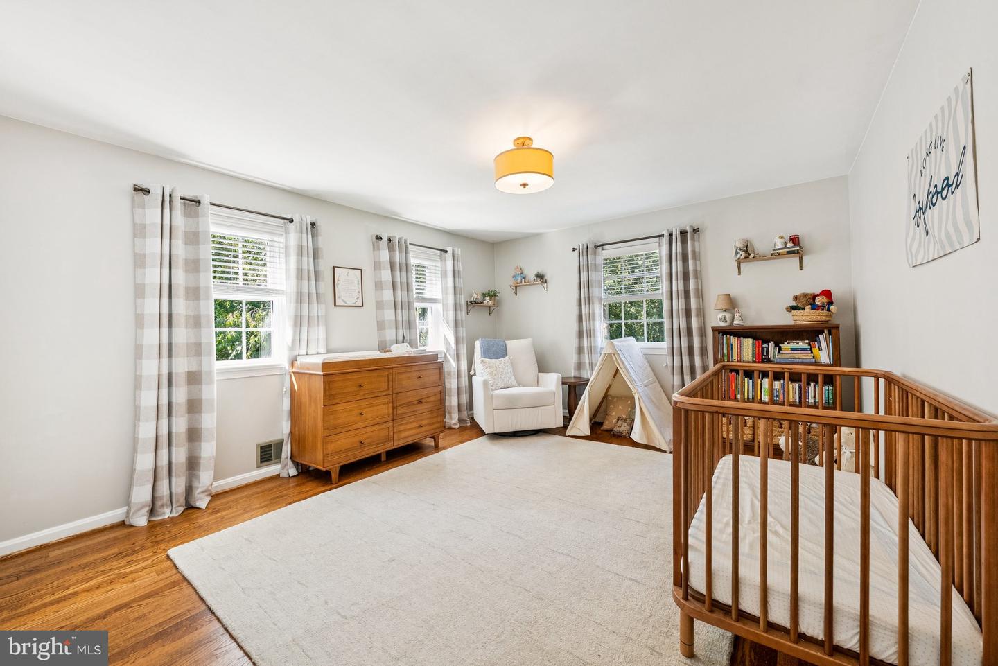 6515 OAKWOOD DR, FALLS CHURCH, Virginia 22041, 4 Bedrooms Bedrooms, ,2 BathroomsBathrooms,Residential,For sale,6515 OAKWOOD DR,VAFX2264372 MLS # VAFX2264372