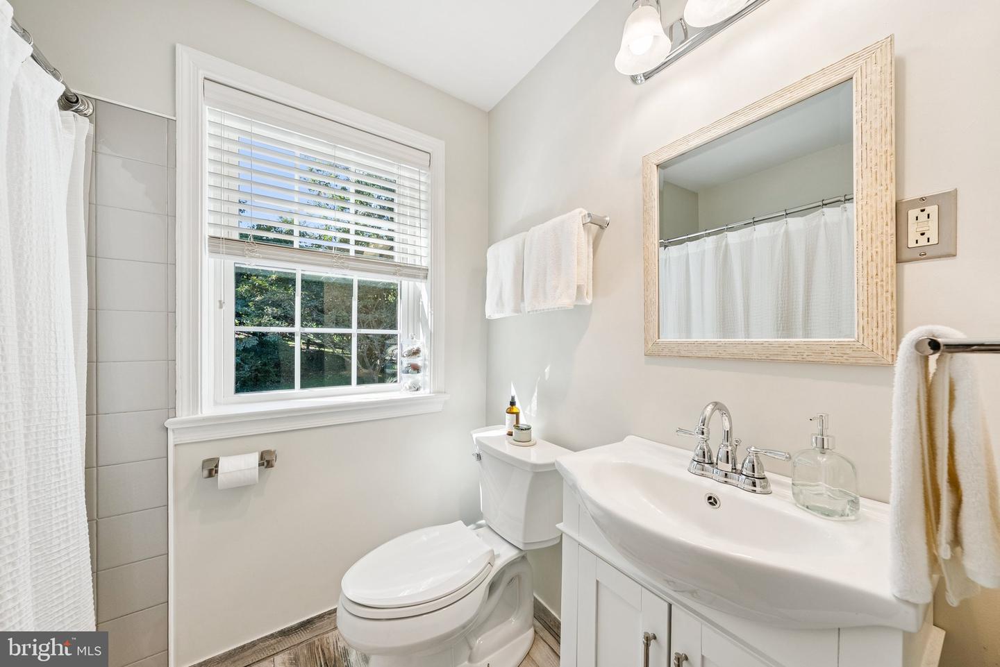 6515 OAKWOOD DR, FALLS CHURCH, Virginia 22041, 4 Bedrooms Bedrooms, ,2 BathroomsBathrooms,Residential,For sale,6515 OAKWOOD DR,VAFX2264372 MLS # VAFX2264372