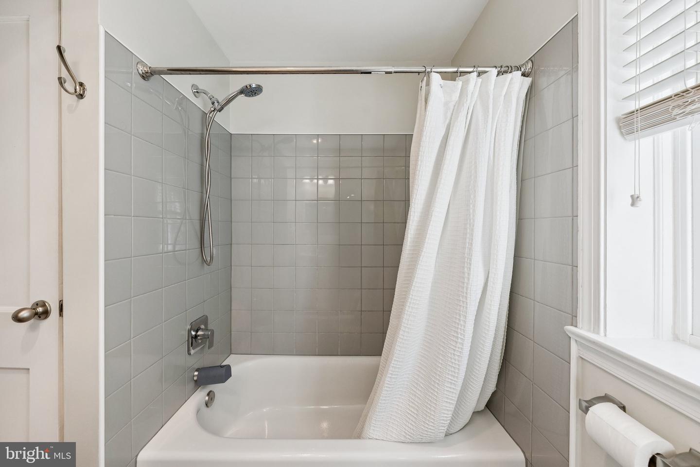 6515 OAKWOOD DR, FALLS CHURCH, Virginia 22041, 4 Bedrooms Bedrooms, ,2 BathroomsBathrooms,Residential,For sale,6515 OAKWOOD DR,VAFX2264372 MLS # VAFX2264372