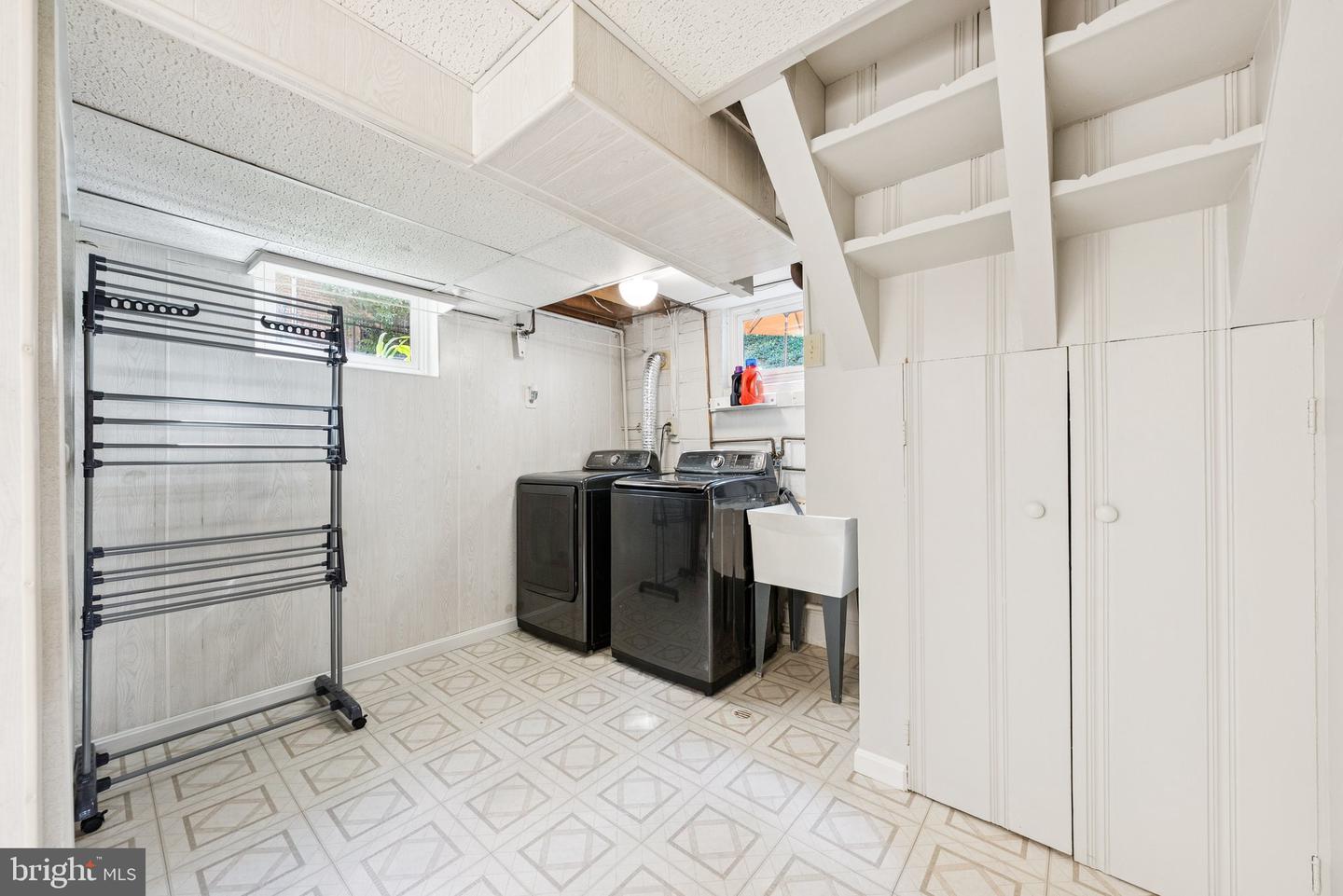 6515 OAKWOOD DR, FALLS CHURCH, Virginia 22041, 4 Bedrooms Bedrooms, ,2 BathroomsBathrooms,Residential,For sale,6515 OAKWOOD DR,VAFX2264372 MLS # VAFX2264372