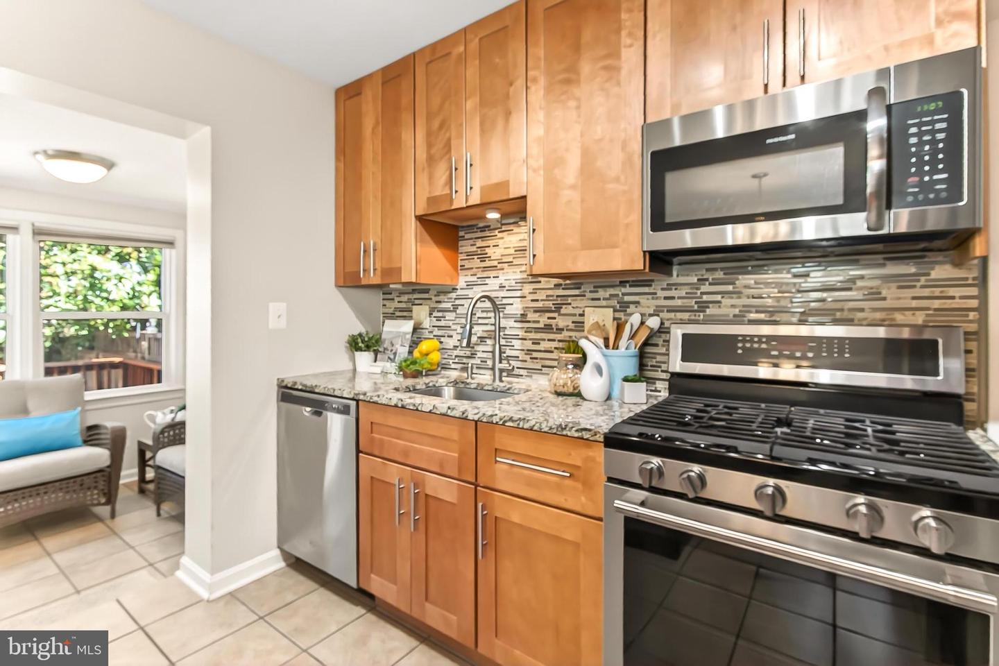 214 E SPRING ST E, ALEXANDRIA, Virginia 22301, 2 Bedrooms Bedrooms, ,1 BathroomBathrooms,Residential,For sale,214 E SPRING ST E,VAAX2049250 MLS # VAAX2049250