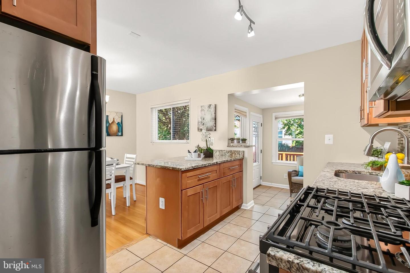 214 E SPRING ST E, ALEXANDRIA, Virginia 22301, 2 Bedrooms Bedrooms, ,1 BathroomBathrooms,Residential,For sale,214 E SPRING ST E,VAAX2049250 MLS # VAAX2049250