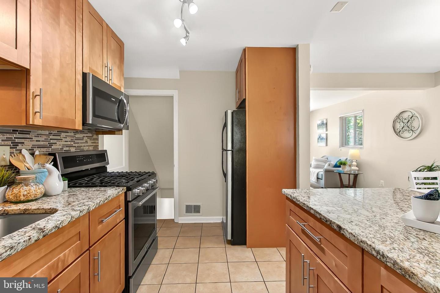 214 E SPRING ST E, ALEXANDRIA, Virginia 22301, 2 Bedrooms Bedrooms, ,1 BathroomBathrooms,Residential,For sale,214 E SPRING ST E,VAAX2049250 MLS # VAAX2049250