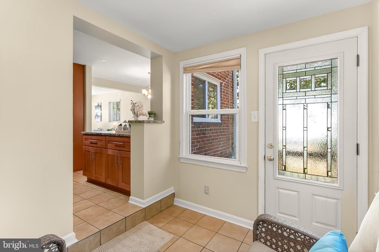 214 E SPRING ST E, ALEXANDRIA, Virginia 22301, 2 Bedrooms Bedrooms, ,1 BathroomBathrooms,Residential,For sale,214 E SPRING ST E,VAAX2049250 MLS # VAAX2049250