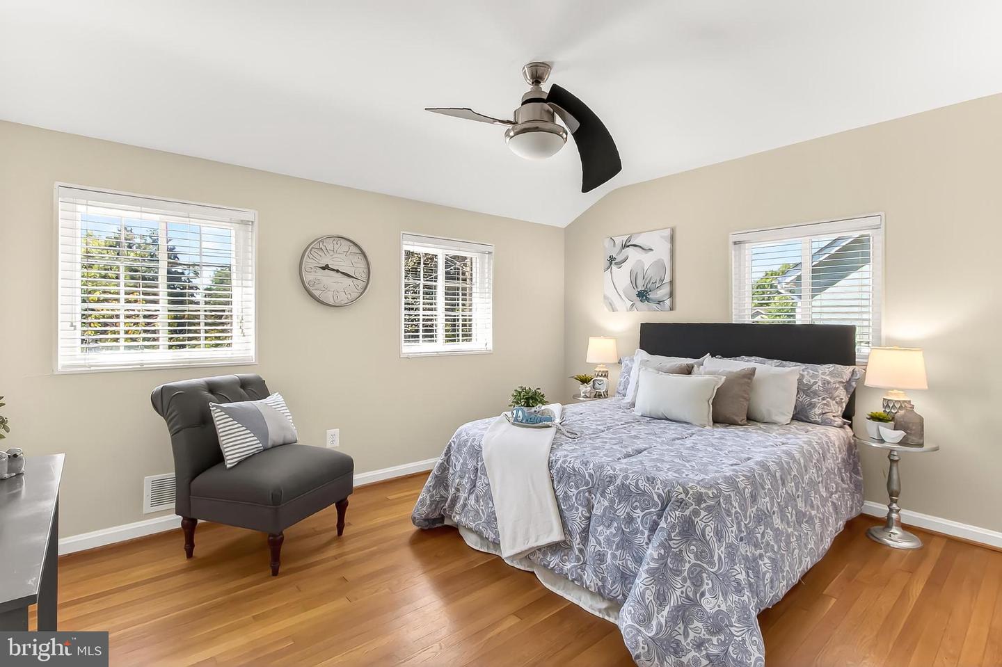 214 E SPRING ST E, ALEXANDRIA, Virginia 22301, 2 Bedrooms Bedrooms, ,1 BathroomBathrooms,Residential,For sale,214 E SPRING ST E,VAAX2049250 MLS # VAAX2049250
