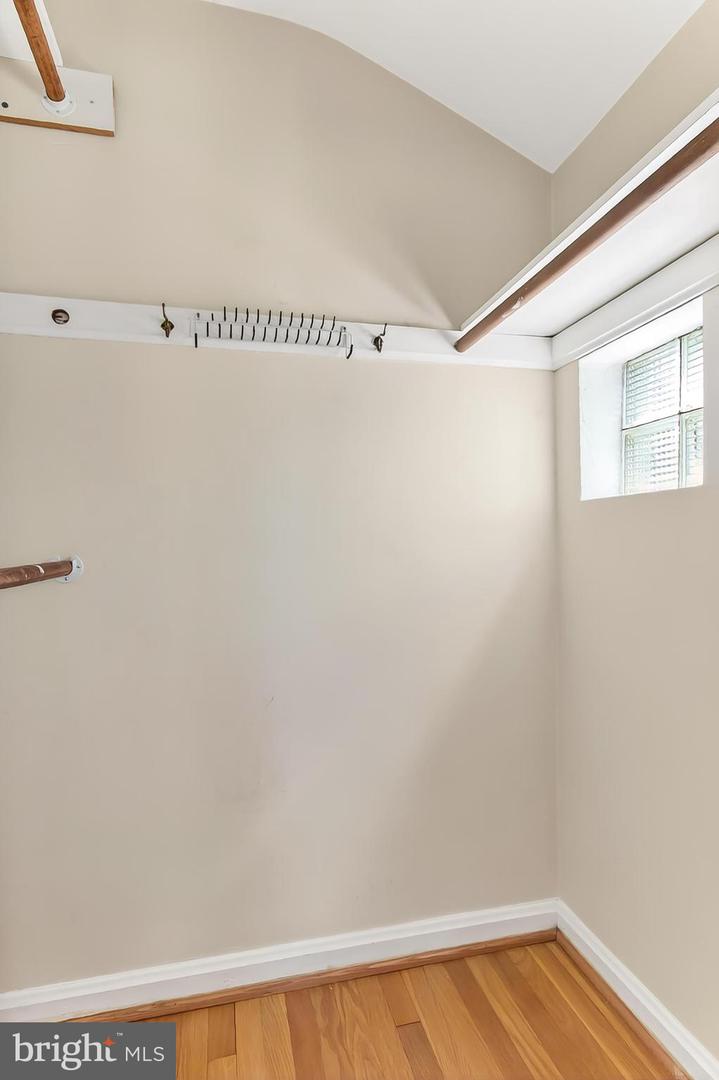 214 E SPRING ST E, ALEXANDRIA, Virginia 22301, 2 Bedrooms Bedrooms, ,1 BathroomBathrooms,Residential,For sale,214 E SPRING ST E,VAAX2049250 MLS # VAAX2049250